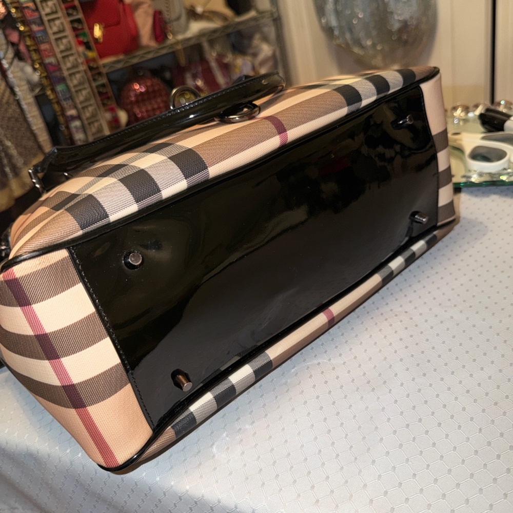 Burberry Tan and Black Plaid Satchel pristine condition comes with dust bag - Picture 6 of 10